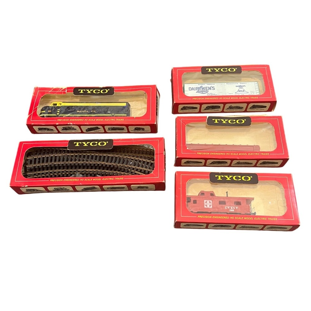Partial Tyco HO Scale Model Train Set Part Scale Multicolor Vintage Santa Fe Lot